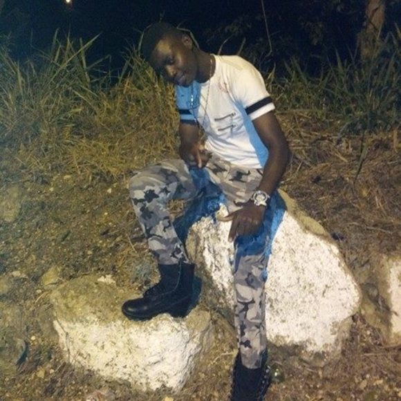 Triffon Douglas - Poshmark Profile Picture of Triffon Douglas (@triffondouglas) on Poshmark