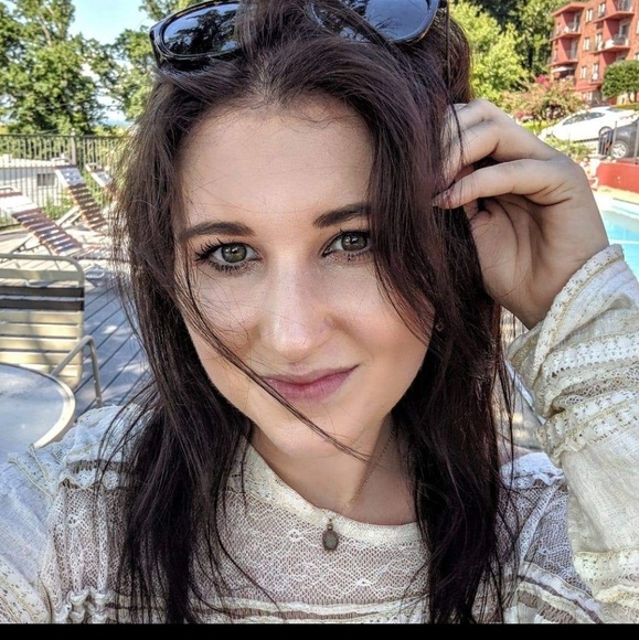 Profile Picture of Payton Teffner (@pteffner) on Poshmark