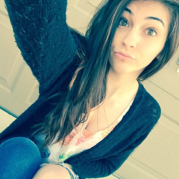 Profile Picture of Hailey Hancock (@haileyh8897) on Poshmark