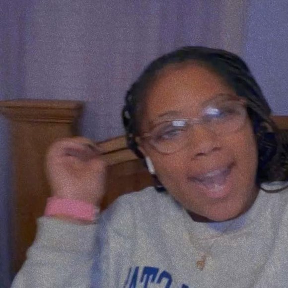 Profile Picture of Alexia Thomas (@lexi9928214) on Poshmark