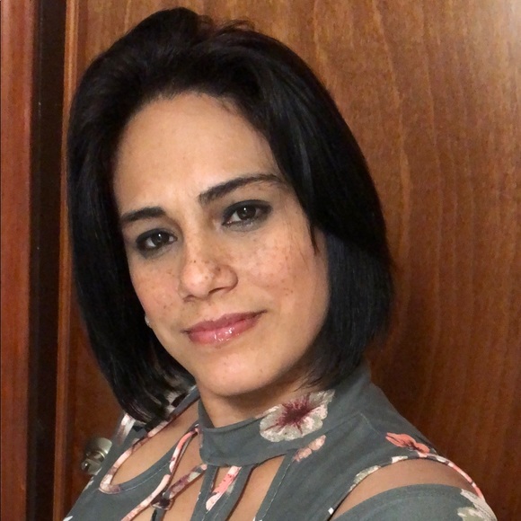 Profile Picture of Loralorayne Pena (@loraynepena03) on Poshmark