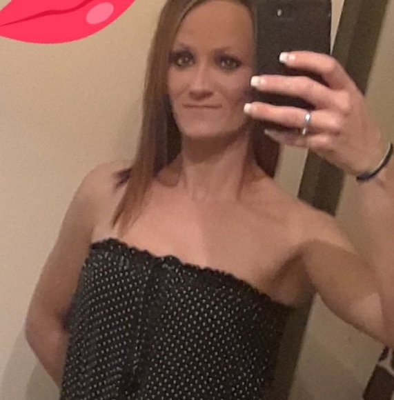 Profile Picture of Tanya Witcombe (@tanyawitcombe) on Poshmark