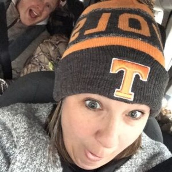 Profile Picture of Amanda Mcdearmon (@amcdearmon) on Poshmark