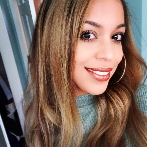 Tanesha Karavan - Poshmark Profile Picture of Tanesha Karavan (@taneshakn) on Poshmark