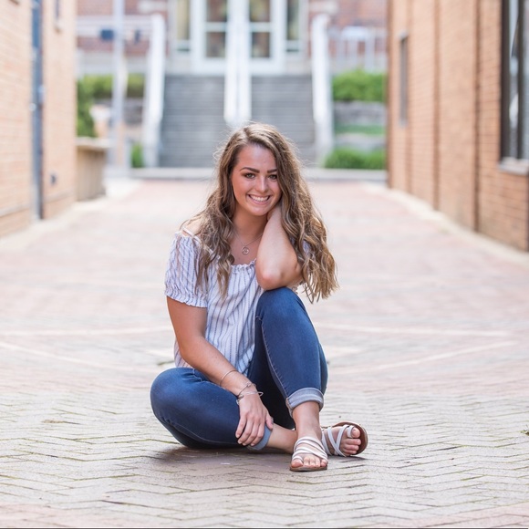 Profile Picture of Maddie Mciver (@maddiemciver1) on Poshmark