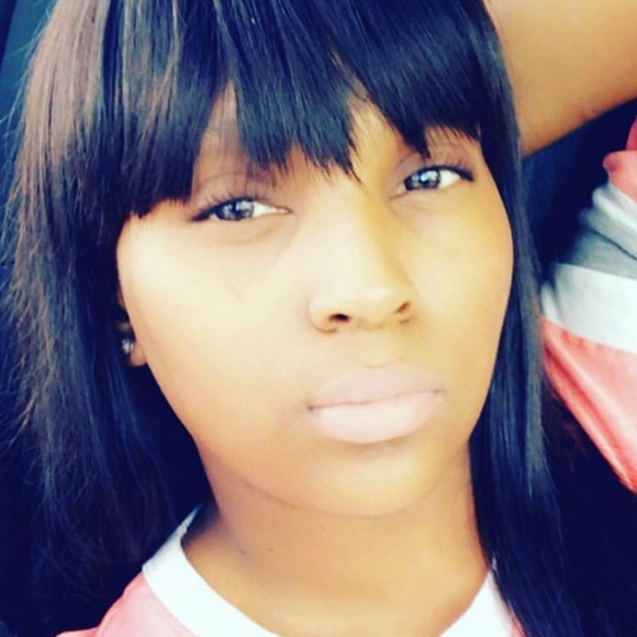 Profile Picture of April Huff (@immaculate1k) on Poshmark