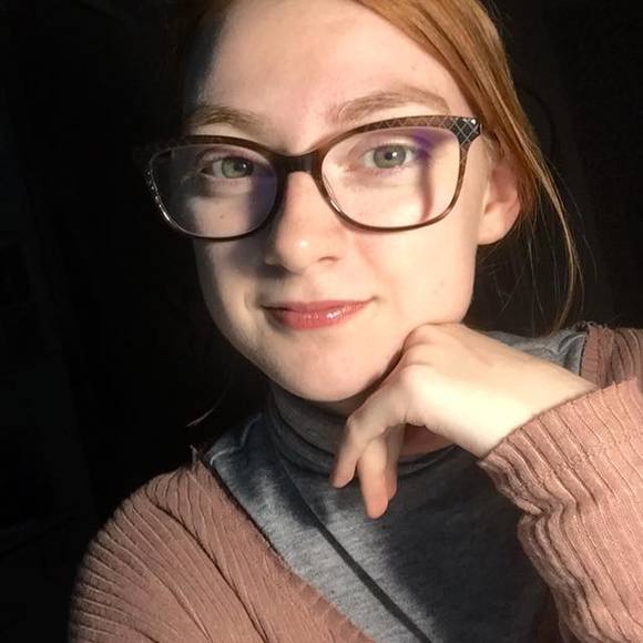 Profile Picture of Anna Hagenow (@annahagenow1999) on Poshmark