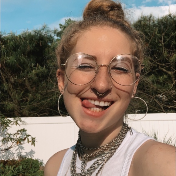 Profile Picture of Nina Brockmann (@ninaasternn) on Poshmark