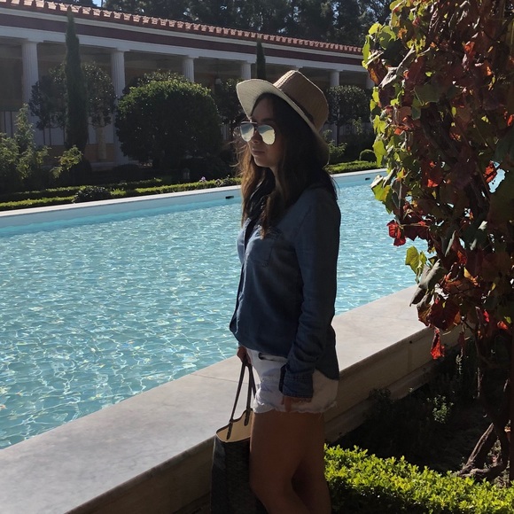 Profile Picture of Chelsea Murakami (@chelsea_em) on Poshmark