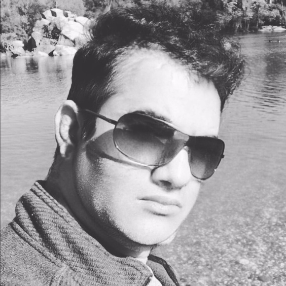 Profile Picture of Behfar Nikoui nejad (@barry9n) on Poshmark
