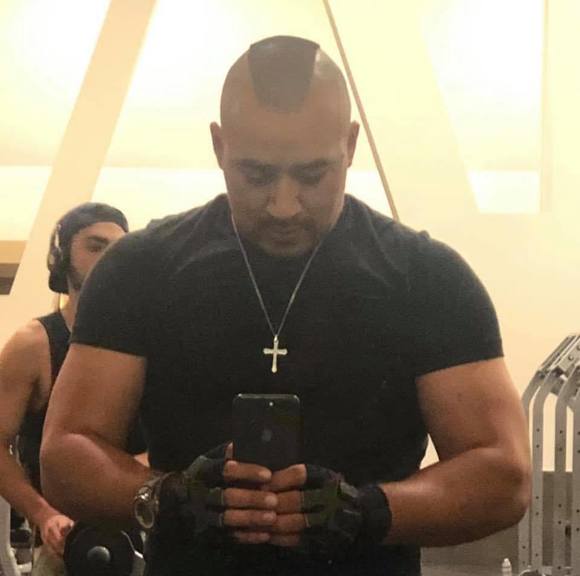 Profile Picture of Jordan Razones (@jordanrazones) on Poshmark