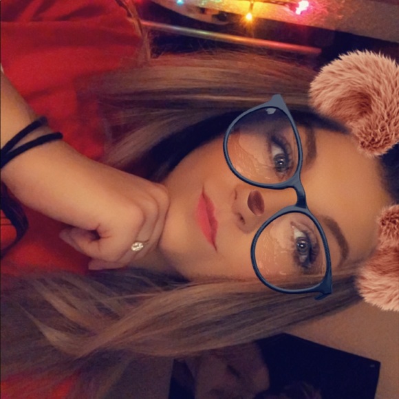 Profile Picture of Amber Lemelin (@axlem94) on Poshmark