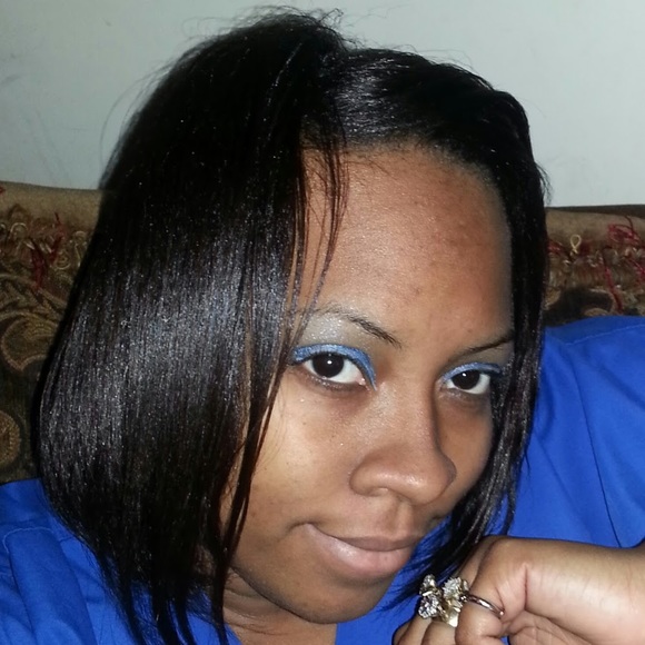Profile Picture of Victoria Starlings (@vstarlings) on Poshmark