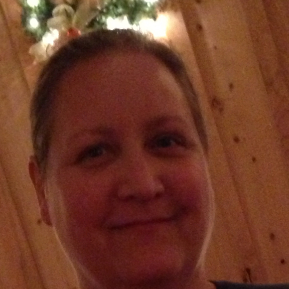 Profile Picture of Karon Jones (@karonann) on Poshmark