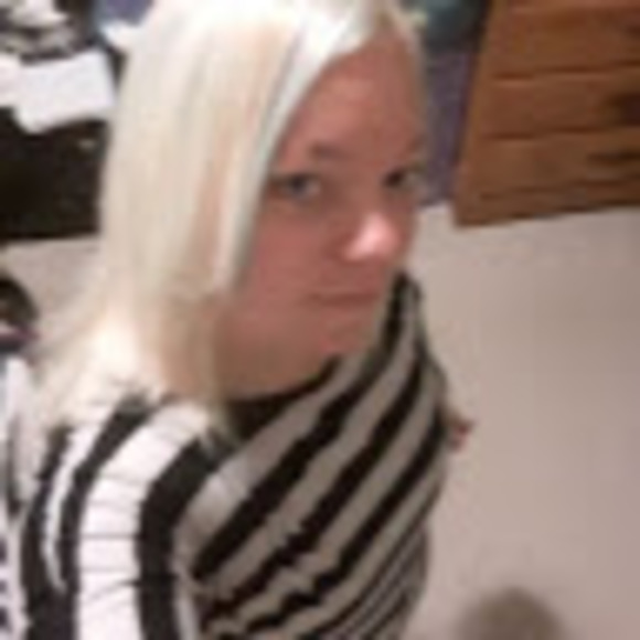 Profile Picture of Cristal Robertson (@cristalsmith09) on Poshmark