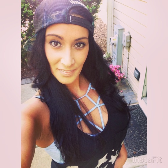 Profile Picture of Christina Zirretta (@zirretta1130) on Poshmark