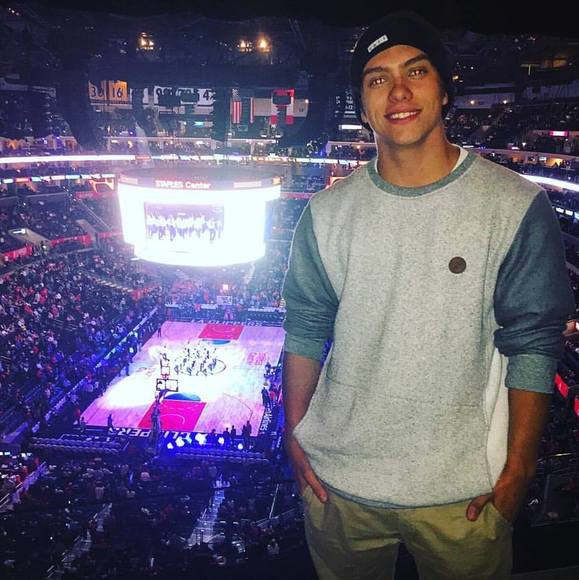 Profile Picture of Rafaell Teixeira (@rafaell97) on Poshmark