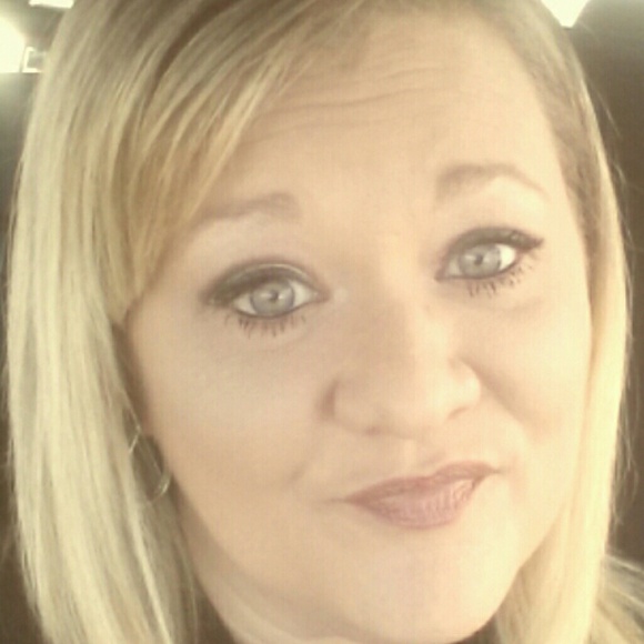 Profile Picture of Debbie Staton (@debbies1271) on Poshmark