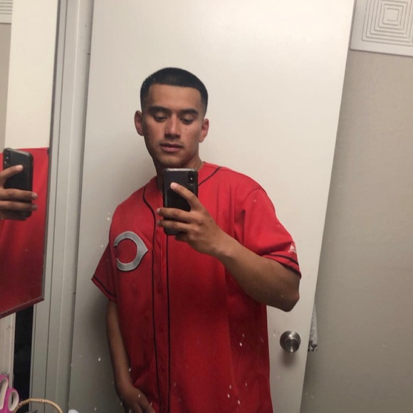 Profile Picture of Erik Arias (@earias24) on Poshmark