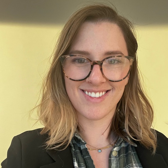 Profile Picture of Alex Nunes (@alexumyeah) on Poshmark