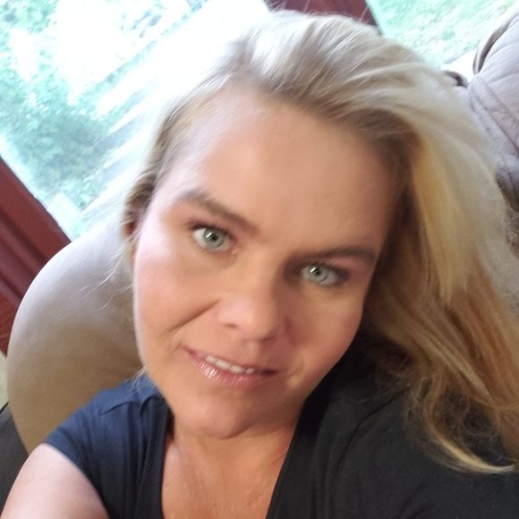 Dawn George - Poshmark Profile Picture of Dawn George (@dawngeorge2013) on Poshmark