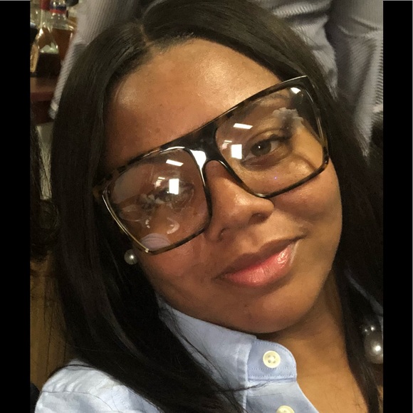 Profile Picture of Ashley Key (@ashleyck1025) on Poshmark