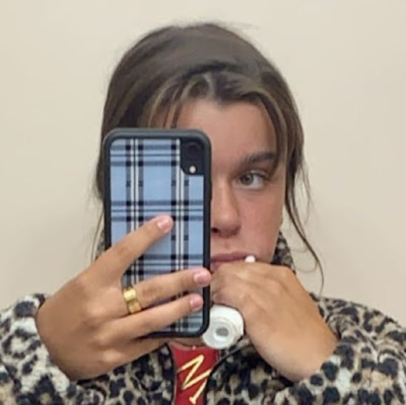 Profile Picture of Mia Hoppes (@miaghoppes) on Poshmark
