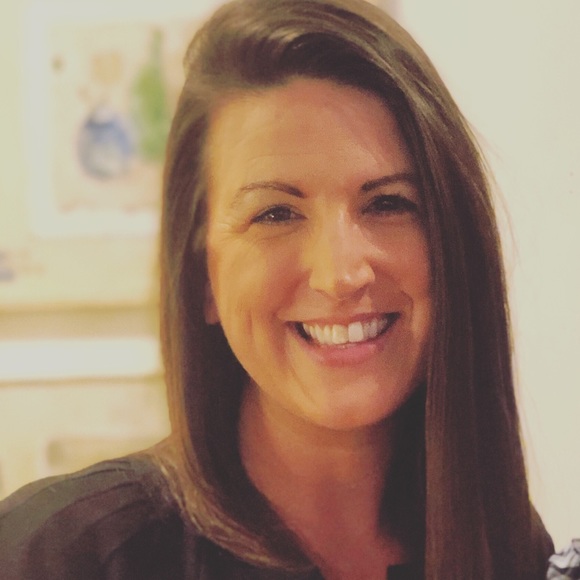 Profile Picture of Beth Farrar-clary (@beth_om) on Poshmark