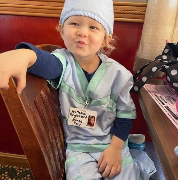 Profile Picture of Julie Teynor (@nippy58) on Poshmark