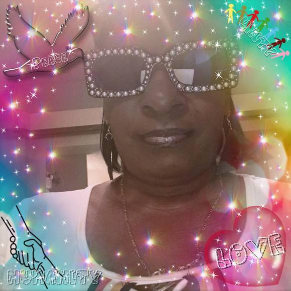 Profile Picture of Sharon Gibbons (@naderar18_) on Poshmark