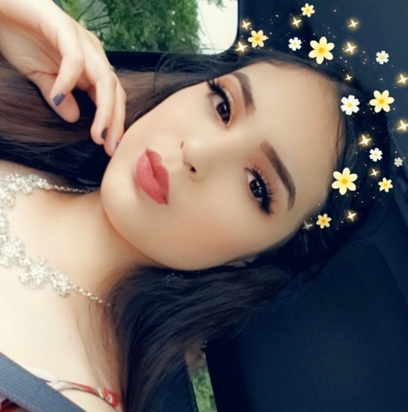 Profile Picture of Sandra Bernal (@cielohrz) on Poshmark