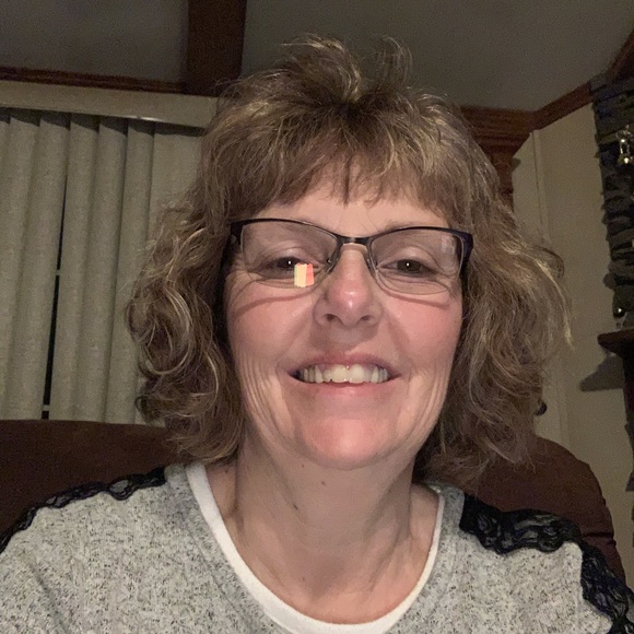 Profile Picture of Penny Campbell (@pennyc85) on Poshmark