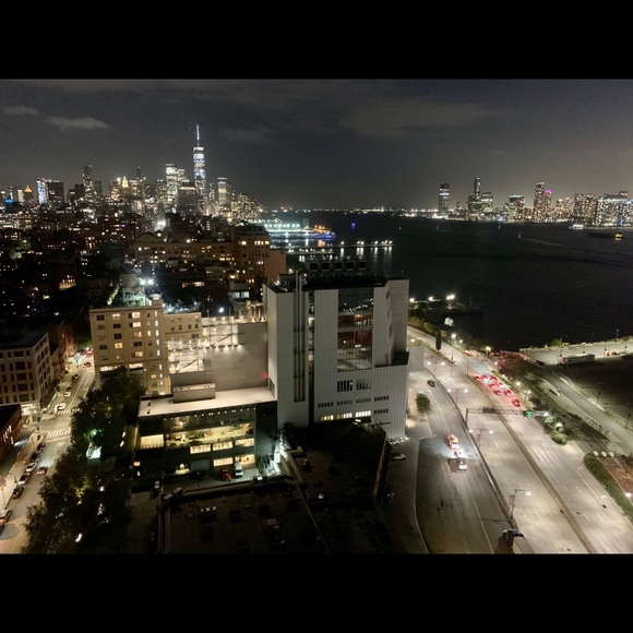 Profile Picture of Lori Allen (@loriallen963) on Poshmark