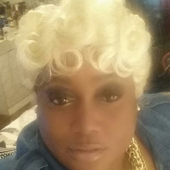 Profile Picture of Sandy Walters (@dunkirkbeauty) on Poshmark