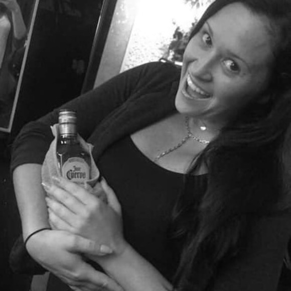 Profile Picture of Sara Denaro (@ahkomon) on Poshmark