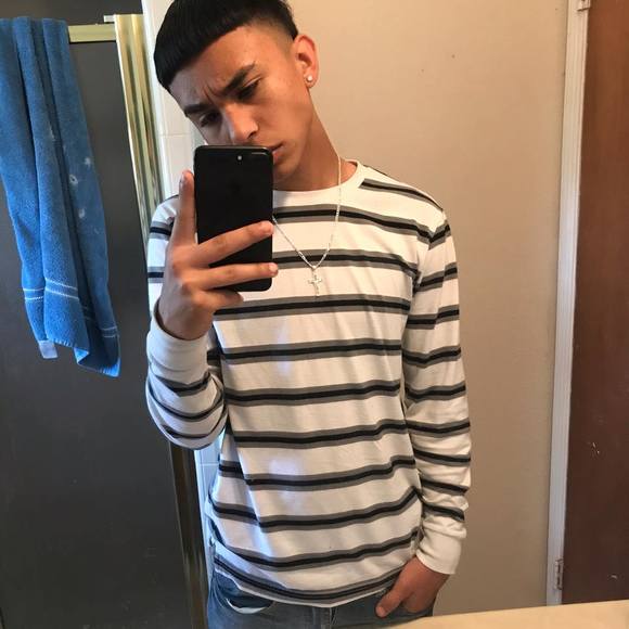 Profile Picture of Jonathan Gonzalez (@jonathangonz675) on Poshmark