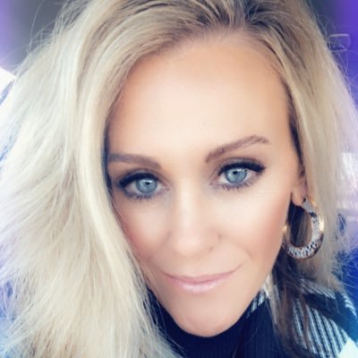 Profile Picture of Jennifer Stack (@Stackage19) on Twitter