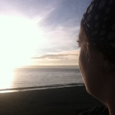 Profile Picture of Julie Carlile (@largepizzas) on Twitter