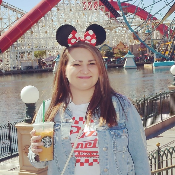 Profile Picture of Alishia Kerbs (@leish_k) on Poshmark