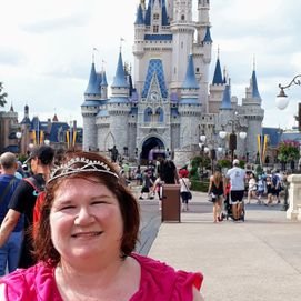 Profile Picture of Stacie Combs (@theartfulmrsc) on Twitter