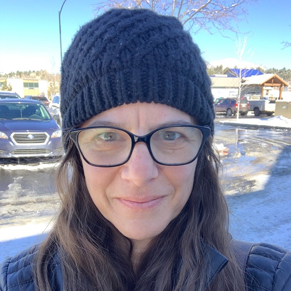 Profile Picture of Laurie Perrin (@lsperrin) on Poshmark