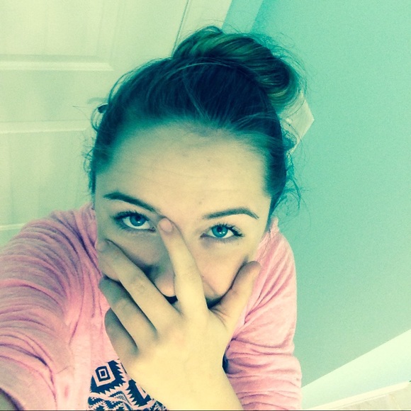 Profile Picture of Tori Parrish (@tparr_2002) on Poshmark