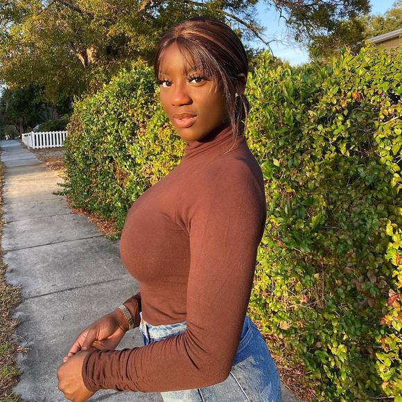 Profile Picture of Shellece Pratt (@shellpratt) on Poshmark