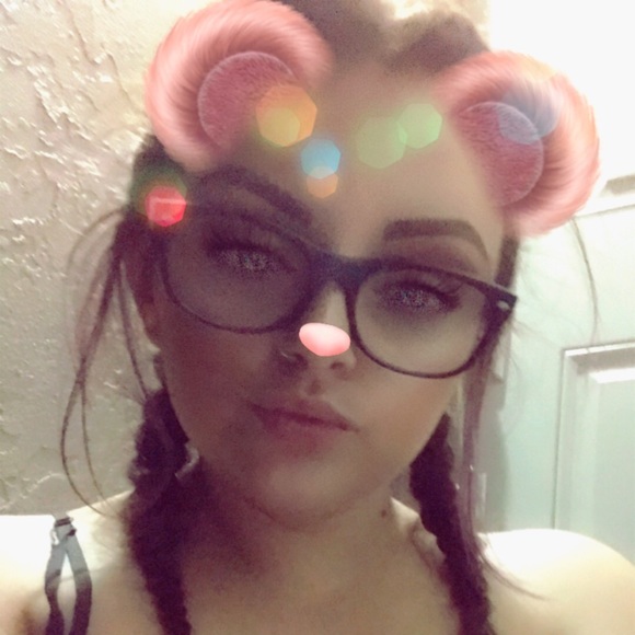 Profile Picture of Jordan Masucci (@jemasucci) on Poshmark