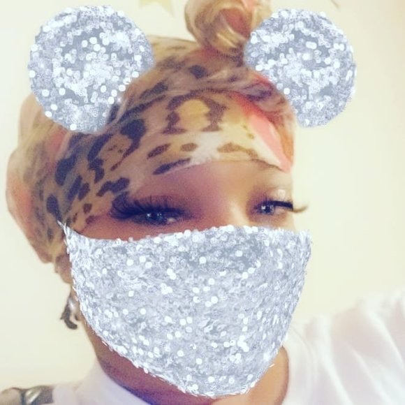 Profile Picture of Iris Cole (@misspink71802) on Poshmark