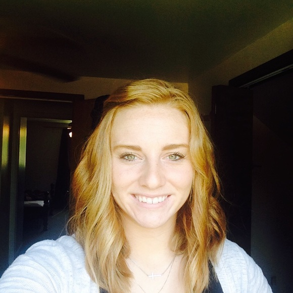 Profile Picture of Brittany Dewell (@bgdewell) on Poshmark