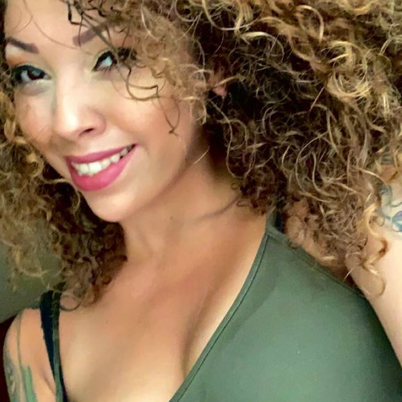 Profile Picture of Silvena Corbbrey (@silvenac15) on Poshmark