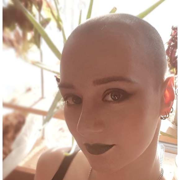 Profile Picture of Dusty-ann Mazurat (@dustym111) on Poshmark