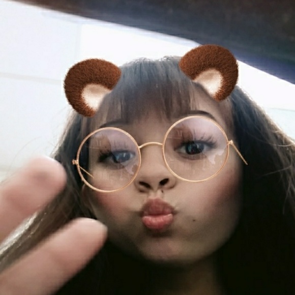 Profile Picture of Lynette Leal (@lealjocelynn) on Poshmark