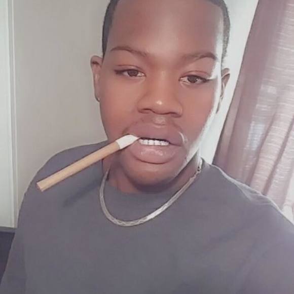 Profile Picture of Devron James (@devronjames) on Poshmark